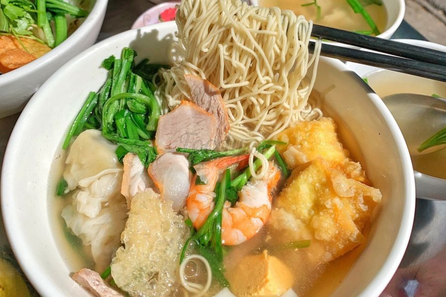 Khám phá món Mì vằn thắn – Tinh hoa ẩm thực Hoa trong lòng phố Việt