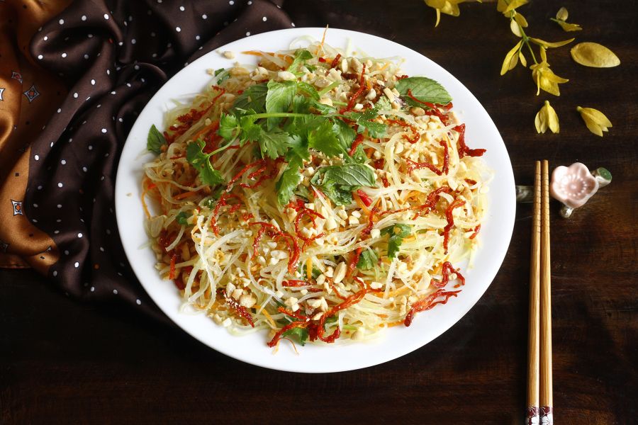 Khám phá hương vị Nộm bò khô – Món ăn vặt “gây nghiện” của giới trẻ Hà Nội
