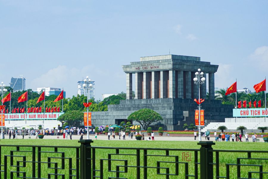 Khám Phá Những Điều Đặc Biệt Tại Lăng Chủ tịch Hồ Chí Minh Cùng Nhà Khách Tổng Liên Đoàn