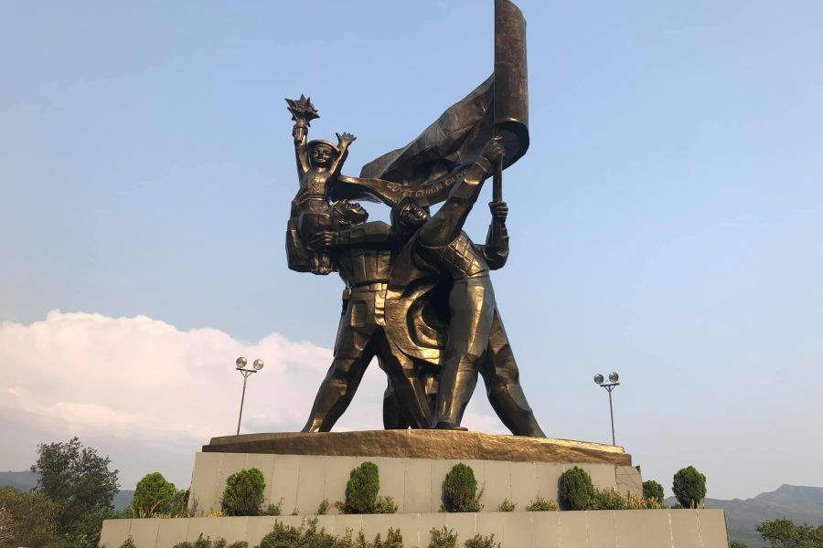 Khám Phá Đài Tưởng Niệm Chiến Thắng Điện Biên Phủ – Biểu Tượng Lịch Sử Đầy Ý Nghĩa