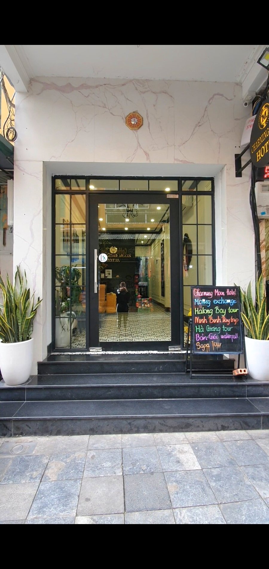 Charm và Tiện Nghi Tại Charming Moon Hotel