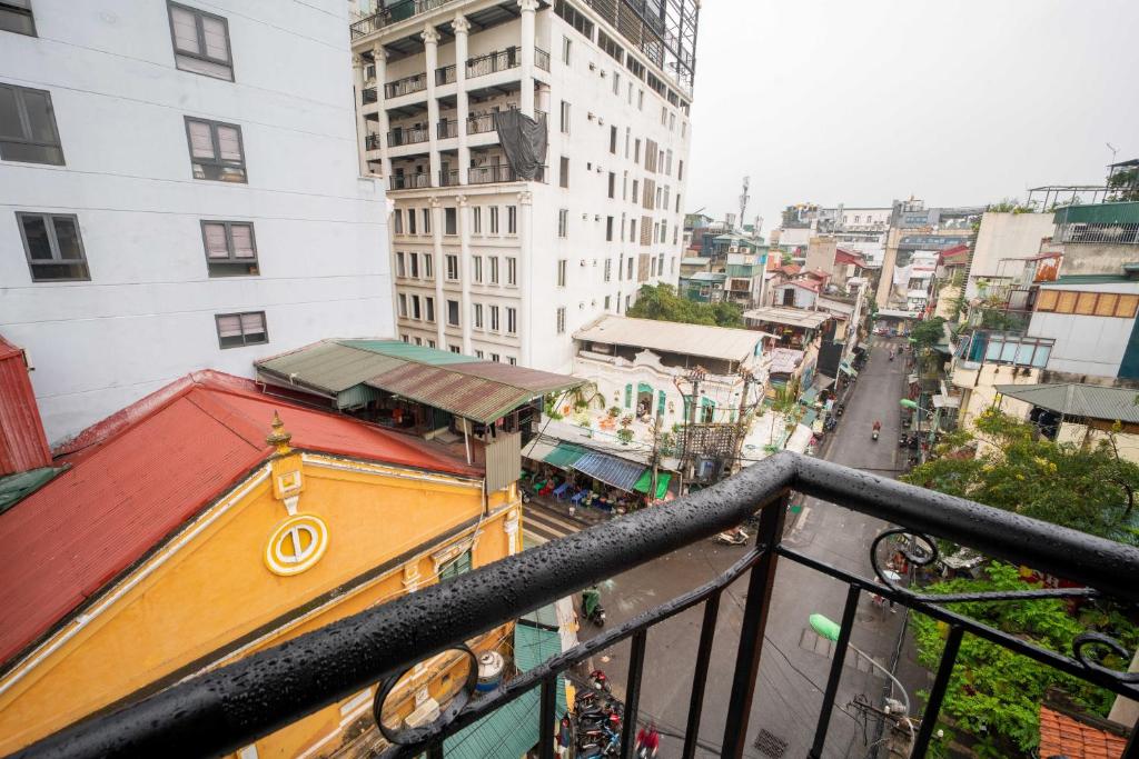 Charm và Tiện Nghi Tại Charming Moon Hotel