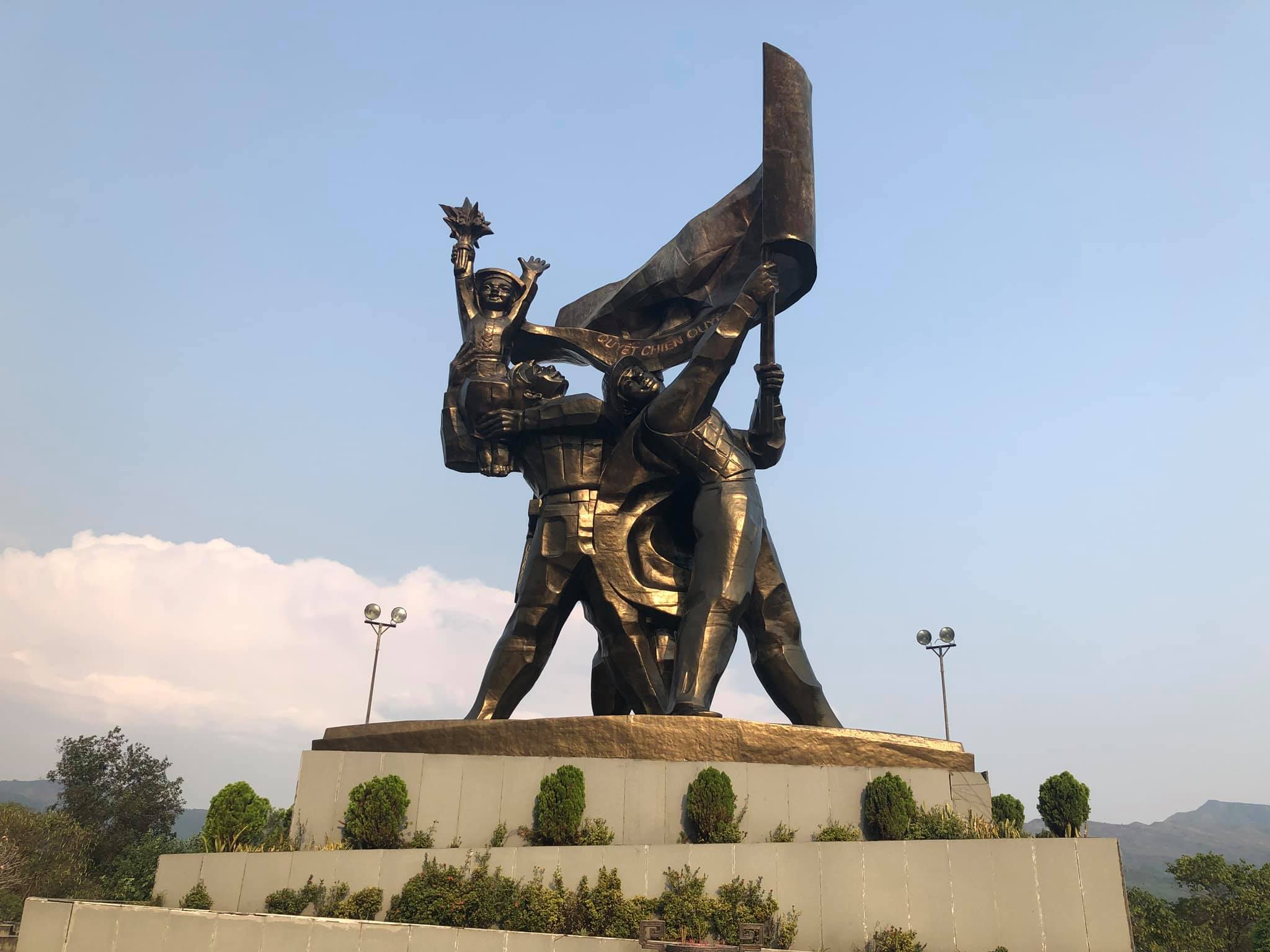 Khám Phá Đài Tưởng Niệm Chiến Thắng Điện Biên Phủ – Biểu Tượng Lịch Sử Đầy Ý Nghĩa