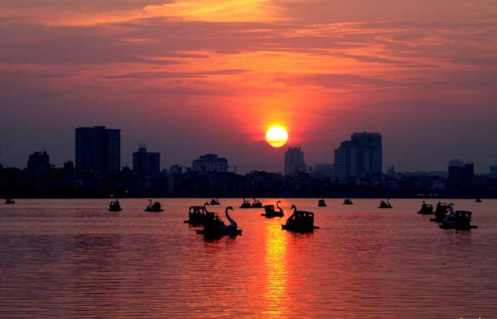 Khám Phá Hồ Tây Sunset Spot: Điểm Ngắm Hoàng Hôn Tuyệt Vời Tại Hà Nội