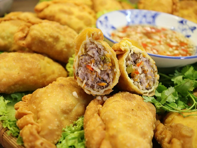 Khám Phá Hương Vị Bánh Gối – Tinh Hoa Ẩm Thực Việt Nam Cùng Nhà Khách Tổng Liên Đoàn