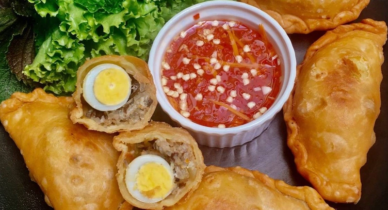 Khám Phá Hương Vị Bánh Gối – Tinh Hoa Ẩm Thực Việt Nam Cùng Nhà Khách Tổng Liên Đoàn