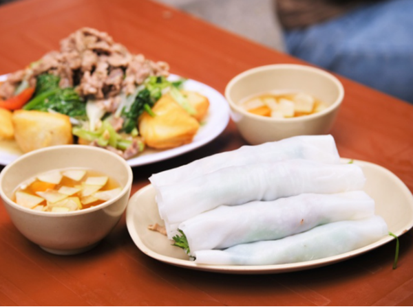 Khám Phá Hương Vị Đặc Trưng Tại Phở Cuốn Ngũ Xá – Tinh Hoa Ẩm Thực Hà Thành