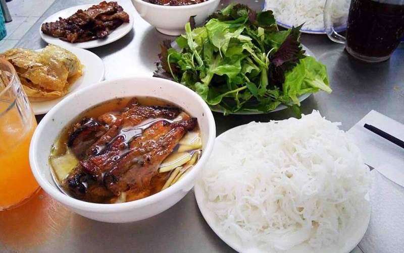 Khám phá hương vị Hà Nội tại Bún chả Hương Liên – Điểm đến ẩm thực không thể bỏ lỡ