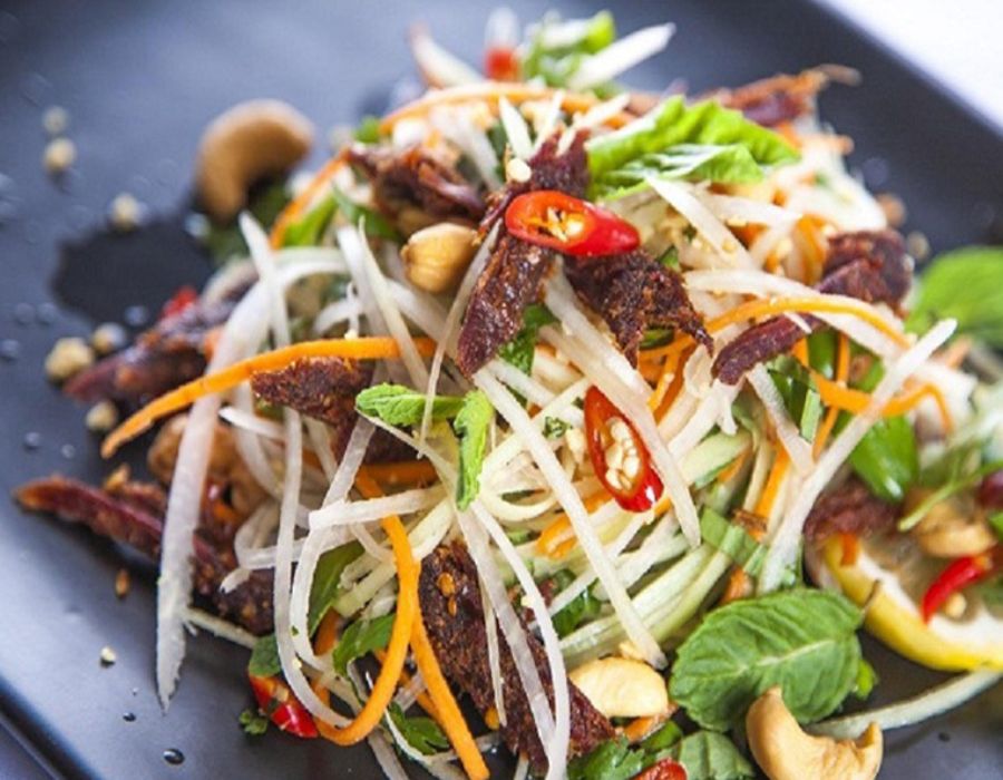 Khám phá hương vị Nộm bò khô – Món ăn vặt “gây nghiện” của giới trẻ Hà Nội