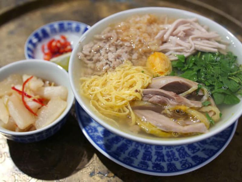 Khám Phá Hương Vị Truyền Thống Với Bún Thang Cầu Gỗ Tại Hà Nội