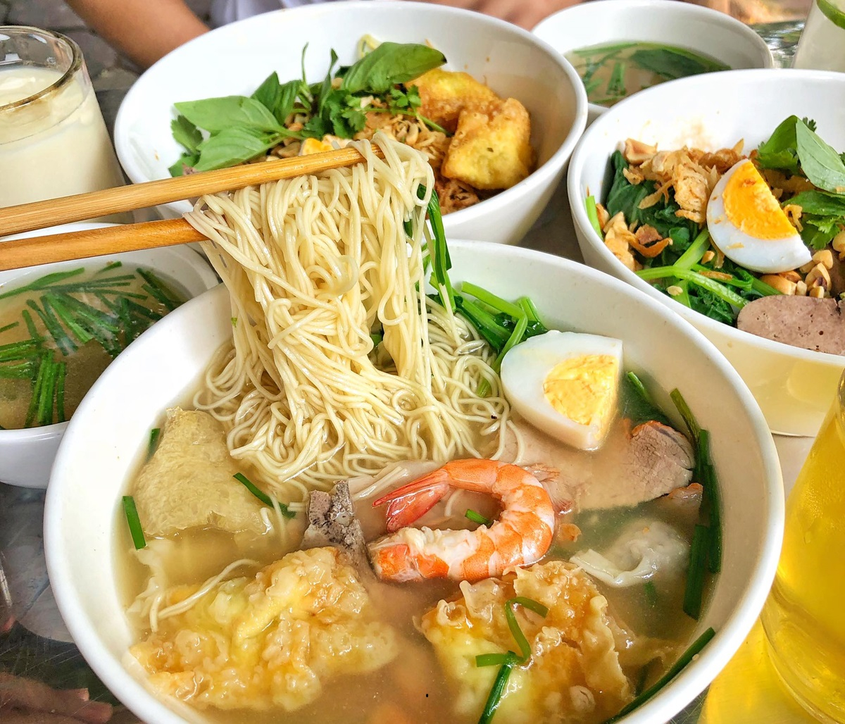 Khám phá món Mì vằn thắn – Tinh hoa ẩm thực Hoa trong lòng phố Việt
