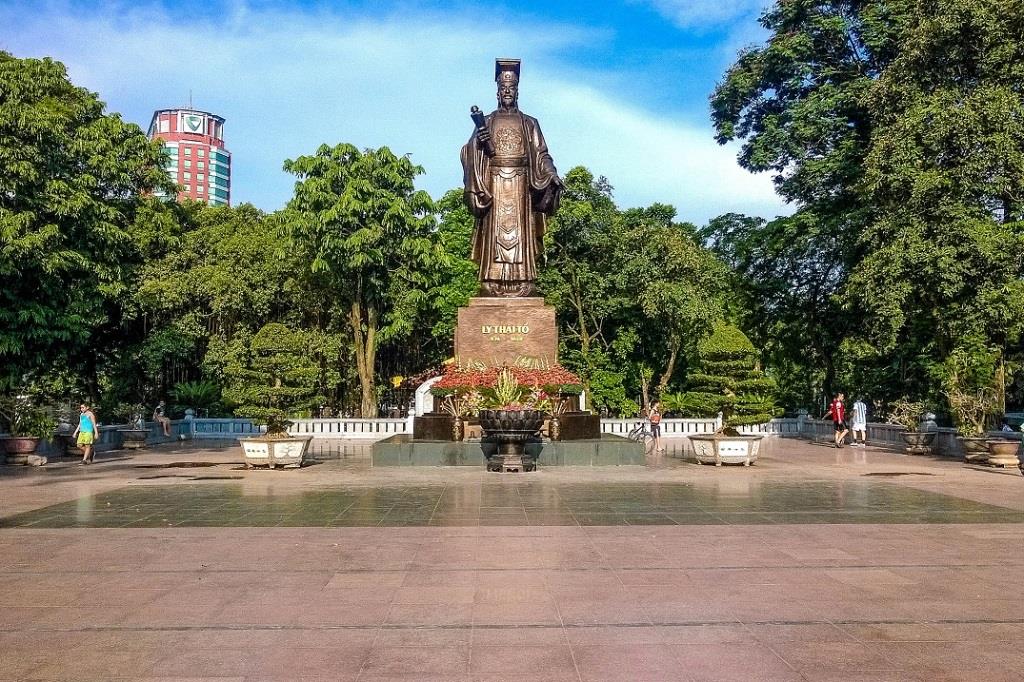 Khám Phá Tượng Đài Lý Thái Tổ &#8211; Biểu Tượng Lịch Sử Và Văn Hóa Của Thủ Đô Hà Nội