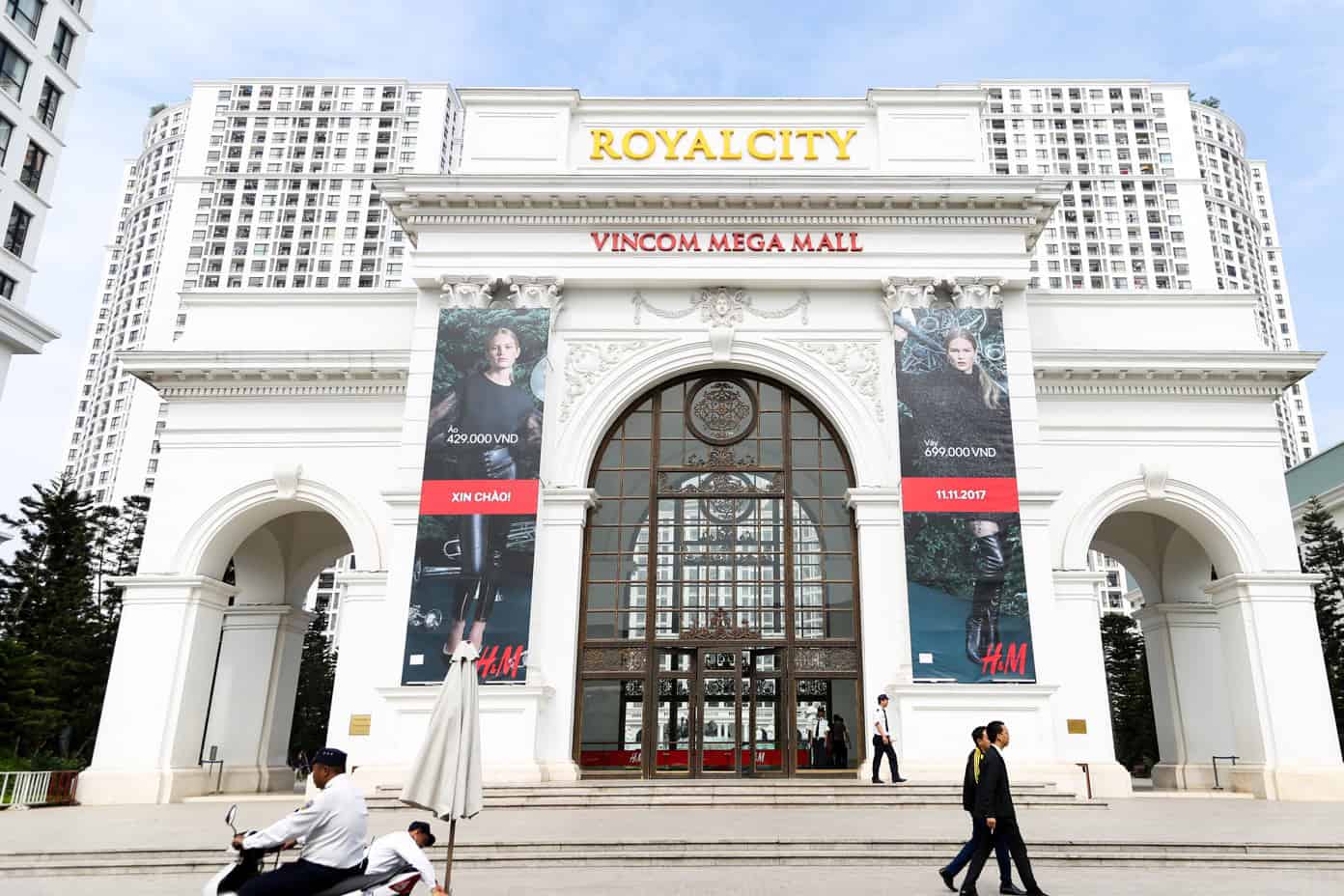 Khám Phá Vincom Mega Mall Royal City: Điểm Đến Mua Sắm Sôi Động Tại Hà Nội