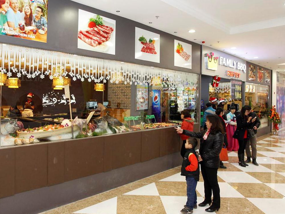 Khám Phá Vincom Mega Mall Royal City: Điểm Đến Mua Sắm Sôi Động Tại Hà Nội