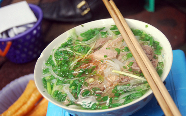 Phở bưng Hàng Trống – Tinh hoa ẩm thực Hà Nội giữa lòng phố cổ