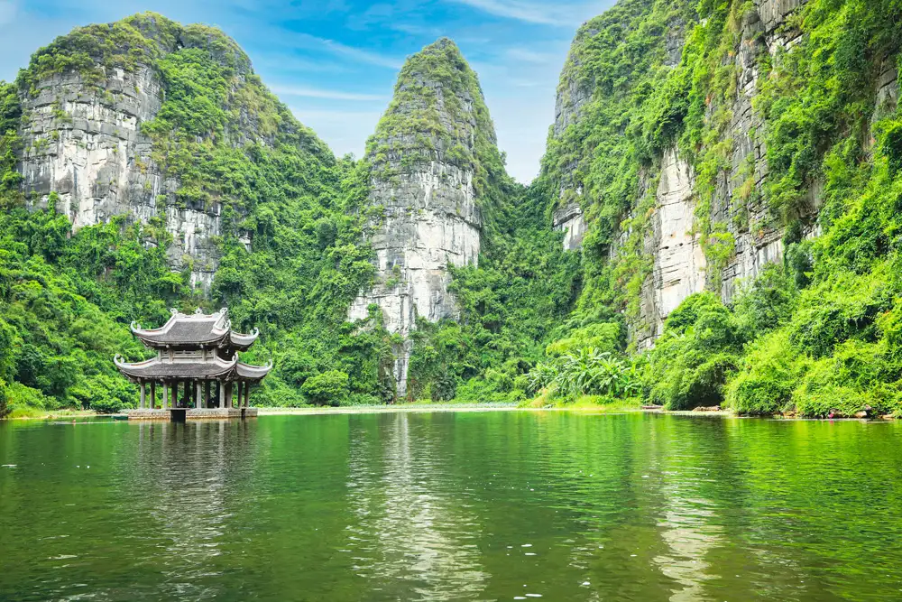 Ninh Bình và Thành phố Hồ Chí Minh: Hai điểm đến nổi bật cho hành trình khám phá Việt Nam