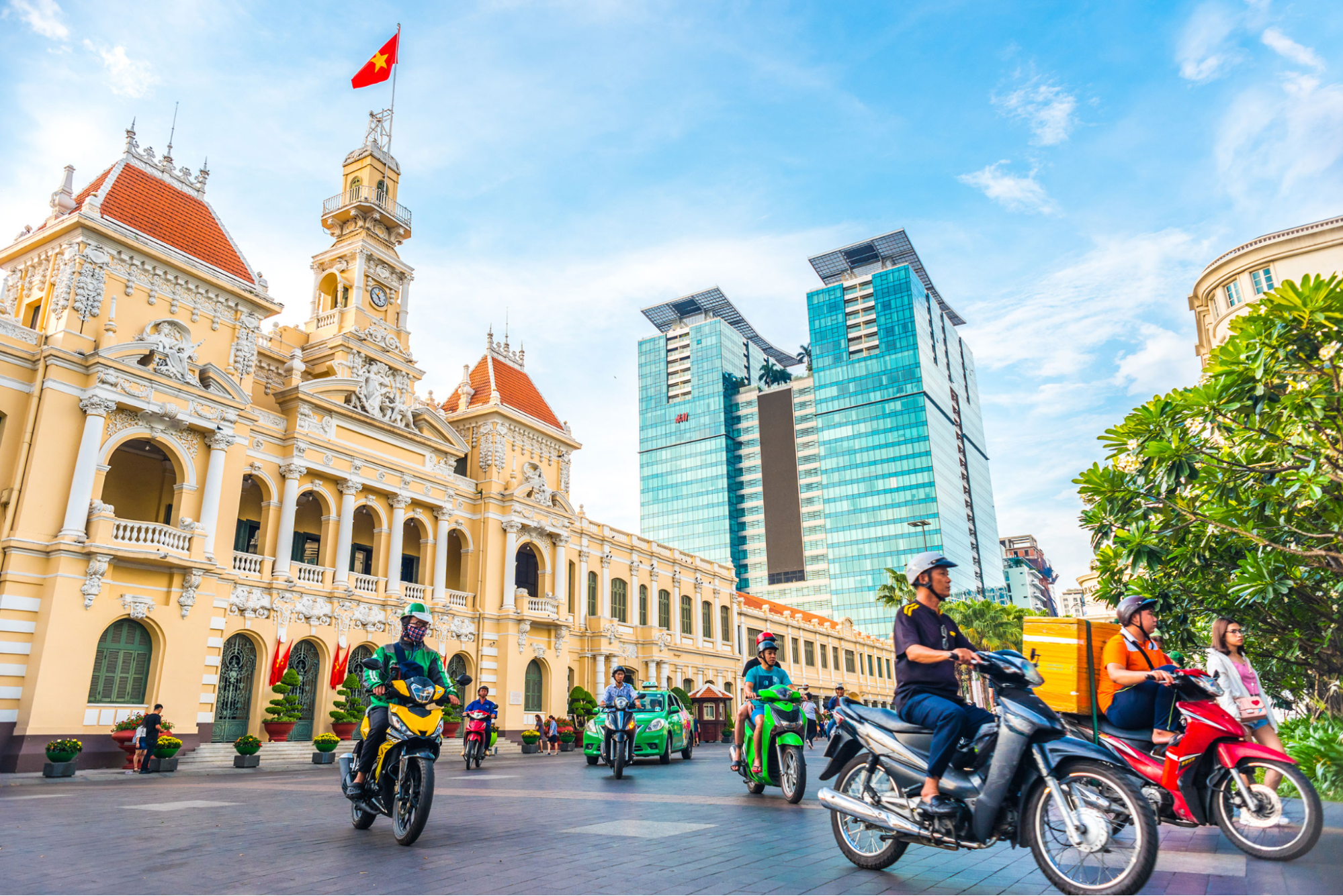 Ninh Bình và Thành phố Hồ Chí Minh: Hai điểm đến nổi bật cho hành trình khám phá Việt Nam
